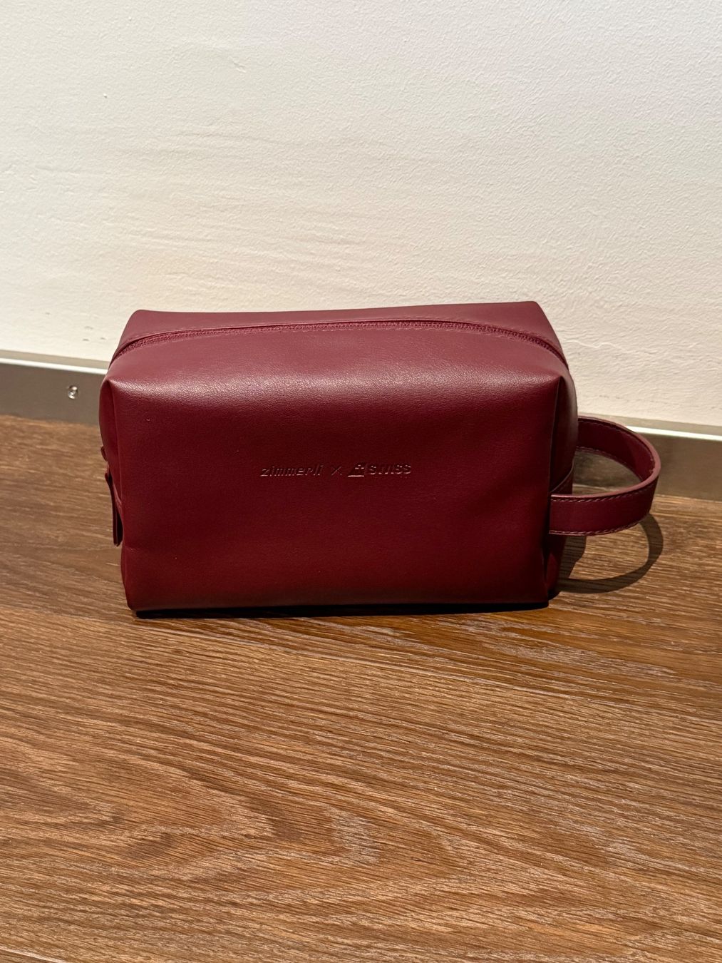 Custodie per cosmetici: Zimmerli x SWISS First Class Amenity Kit – Nuovo (secondo la descrizione) da Münchenbuchsee venduto da arouse.swiss