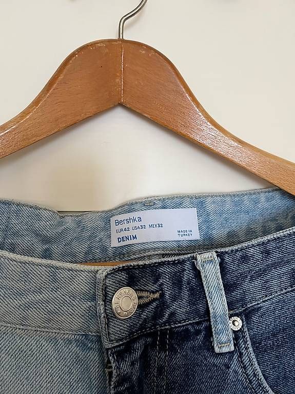 Jeans: BERSHKA Patchwork Jeans, Grösse 42 (L) – D'occasion à Bern par vinsk3000 1