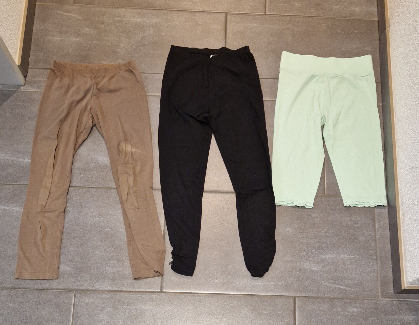Lotti & Set di vestiti: Kleiderpaket 128- 140 – Usato da Ohmstal venduto da wil_xp75 2