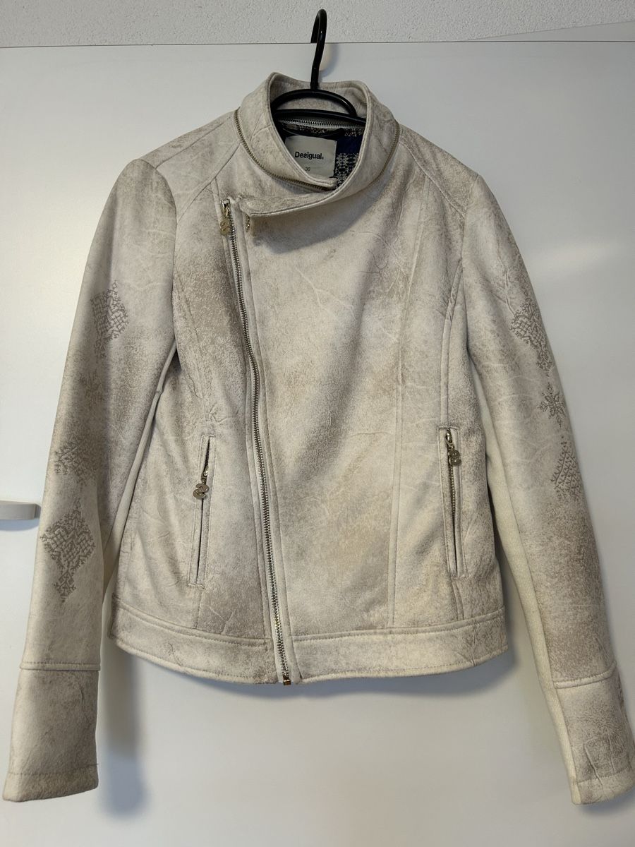 Desigual Jacken: Giacca in pelle Desigual – Gebraucht aus Tenero von Laura-Pedu
