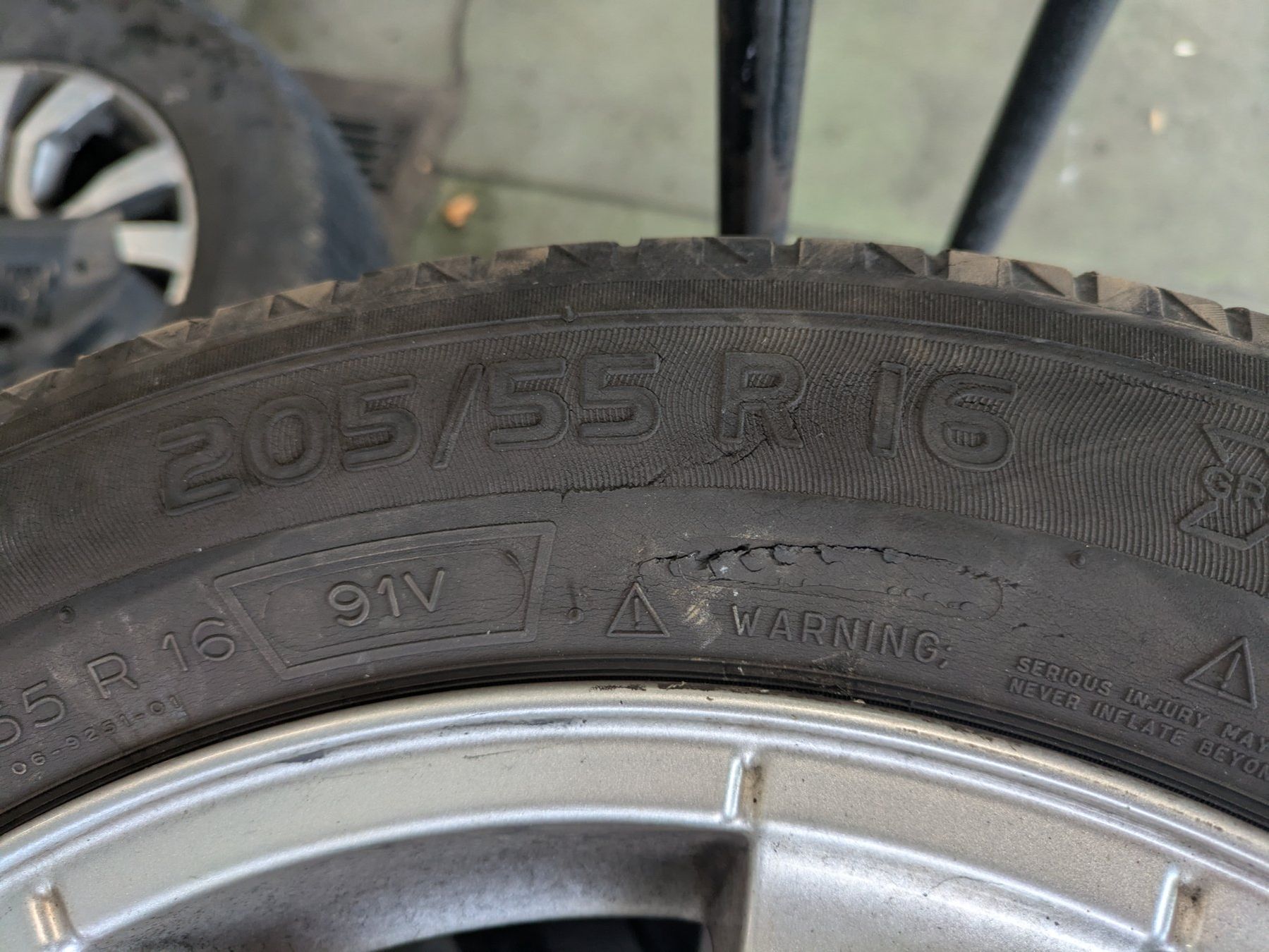 Volvo Pneumatici & Ruote complete: Kompletträder Volvo V50/S40 – Usato da Frutigen venduto da por_jvz2 1