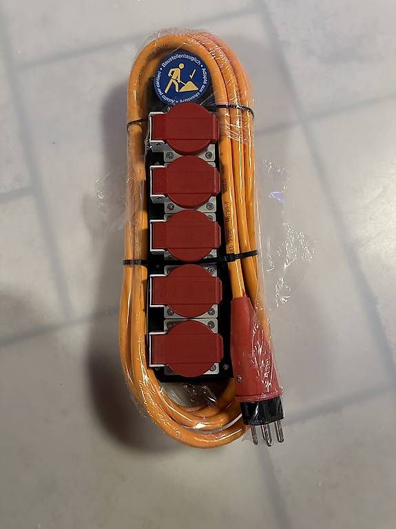 Fiches d'alim.: Steckdosenleiste PUR Kabel – D'occasion à Madetswil par maucad