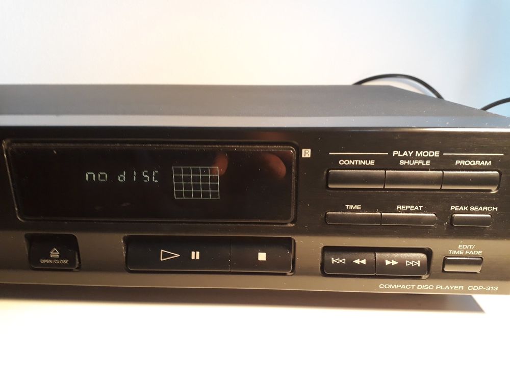 Sony CDP313 CD player (does not read CDs to be fixed) Kaufen auf