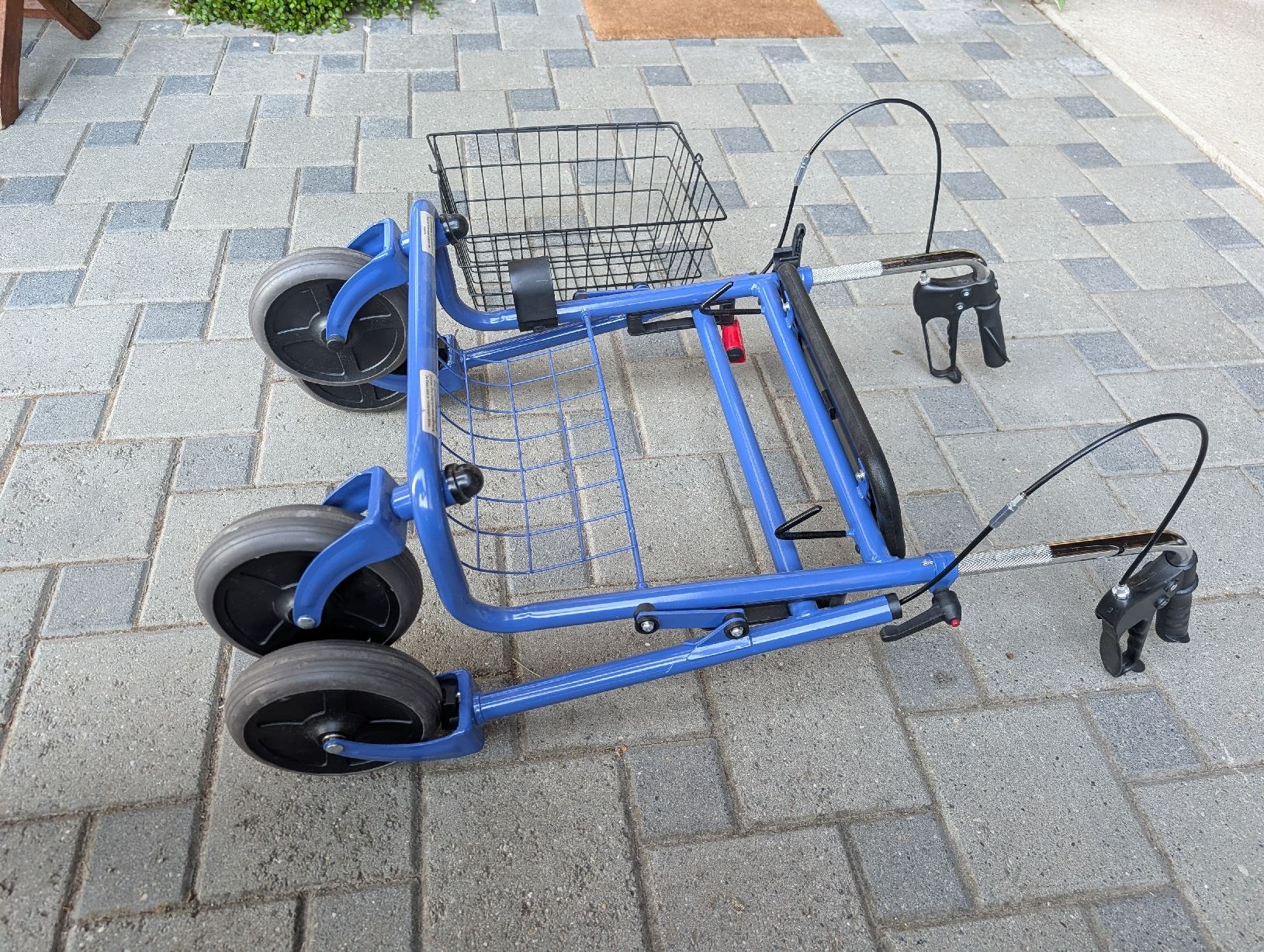 Ausili per la deambulazione: Rollator Blau Neuwertig nie gebraucht – Usato da Dieterswil venduto da Biduscum 3