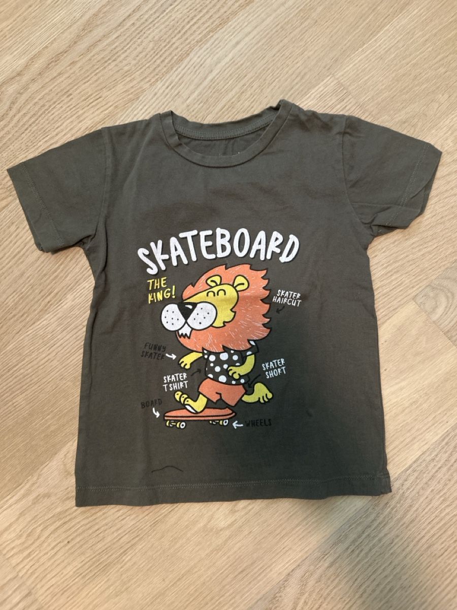 Lotti & Set di vestiti: Kinder T-Shirts 4er Pack 104 Sommer – Usato da Uitikon Waldegg venduto da PBrosi 3