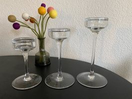 3 hohe Kerzenständer aus Glas
