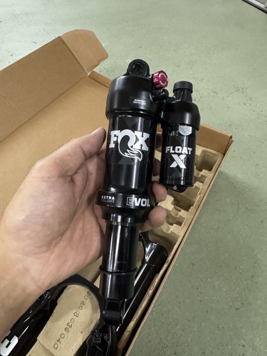 Fox Pezzi di ricambio: FOX 36 Gabel & Float X Dämpfer! Top Zustand – Nuovo (secondo la descrizione) da Uerkheim venduto da Coco-Loco92 1