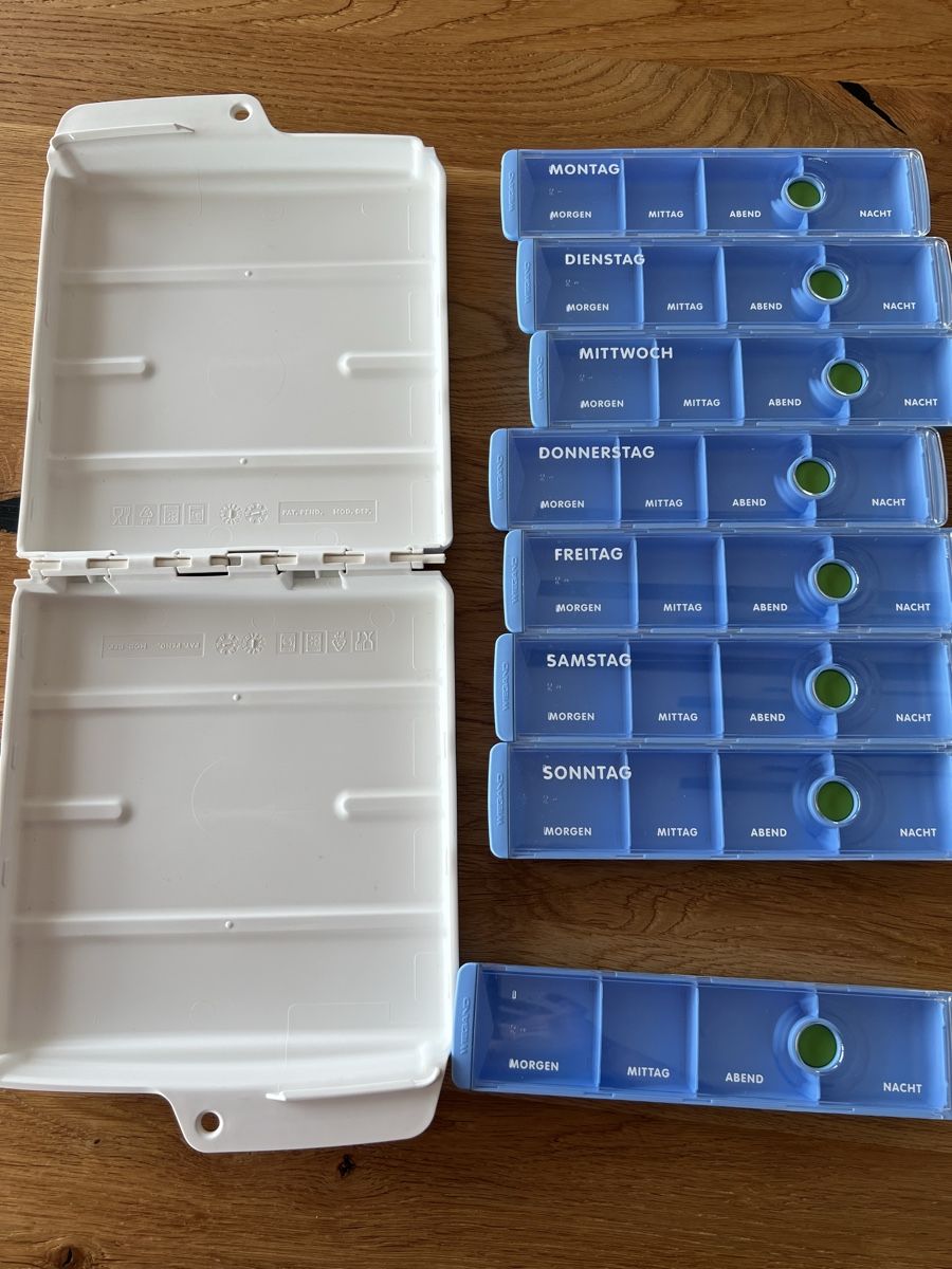 Recipients et similaires: Medikamenten-Dispenser 7Tage/4Fächer – D'occasion à Wolfwil par Poulet60 2