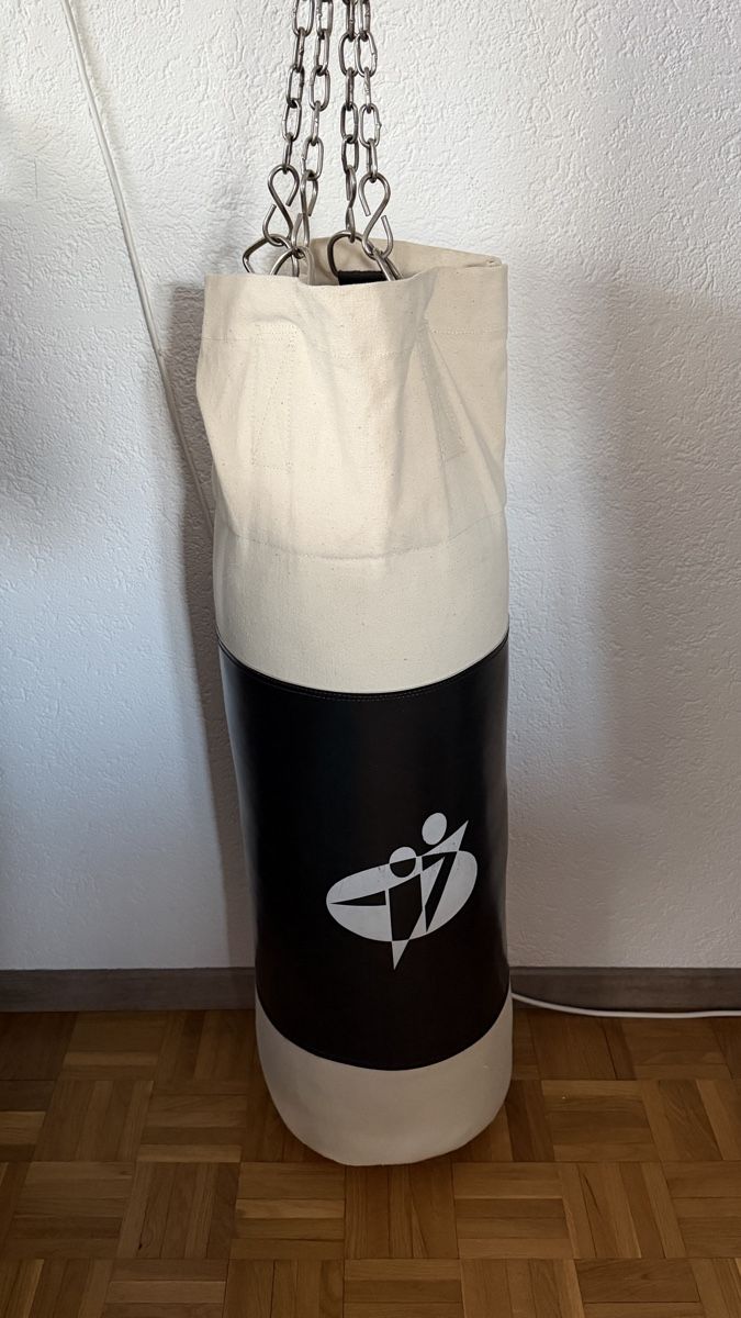 Sacchi da boxe: Box-Sack inkl. Aufhängung – Usato da Bubikon venduto da Heidi70