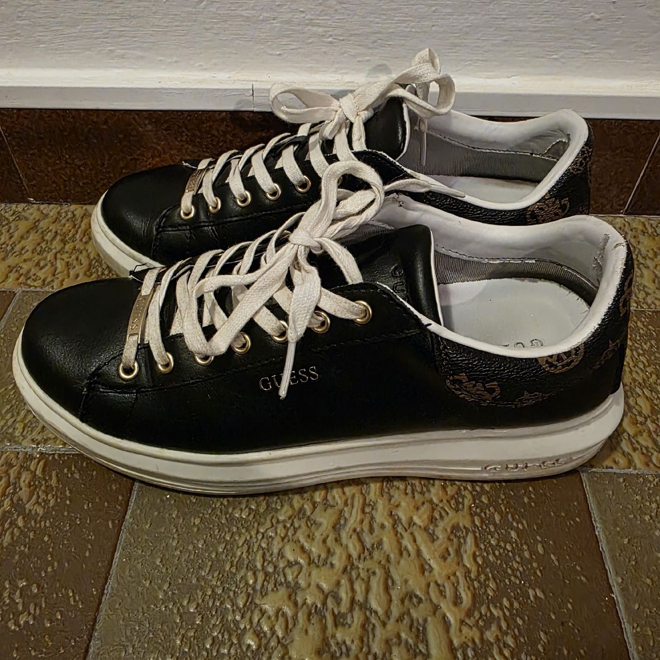 Guess Damenschuhe: Sneakers Guess, 39 – Gebraucht aus Rancate von sarah357 1