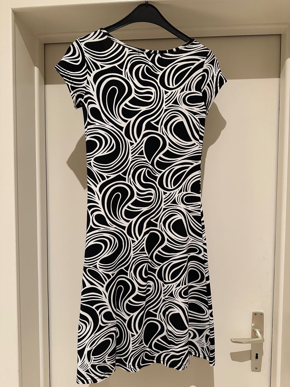 Vestiti: Robe noir et blanc, taille 38 – Usato da Peseux venduto da GSM757805 1