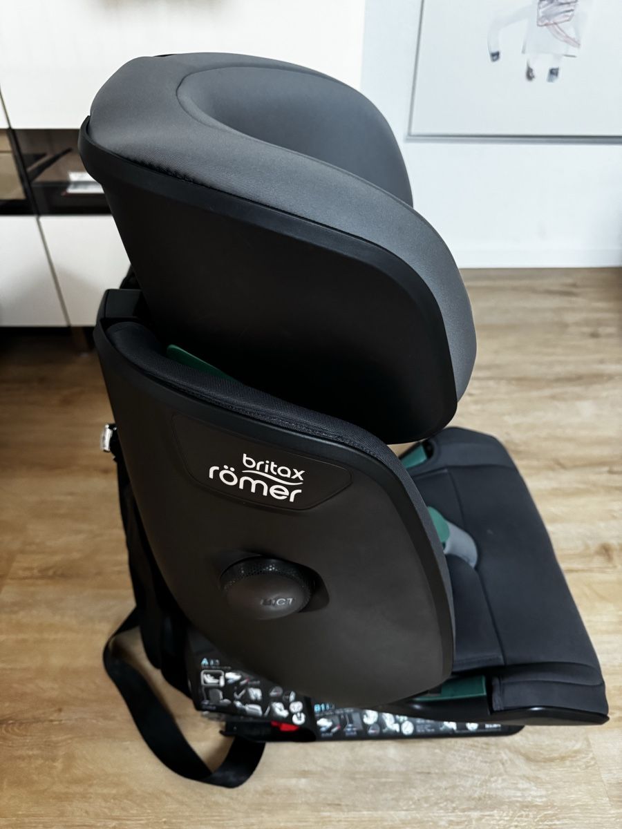 Britax Römer Seggiolini per auto: Siège-auto EVOLVAFIX i- SIZE midnight grey – Usato da Bonnefontaine venduto da domino88 4