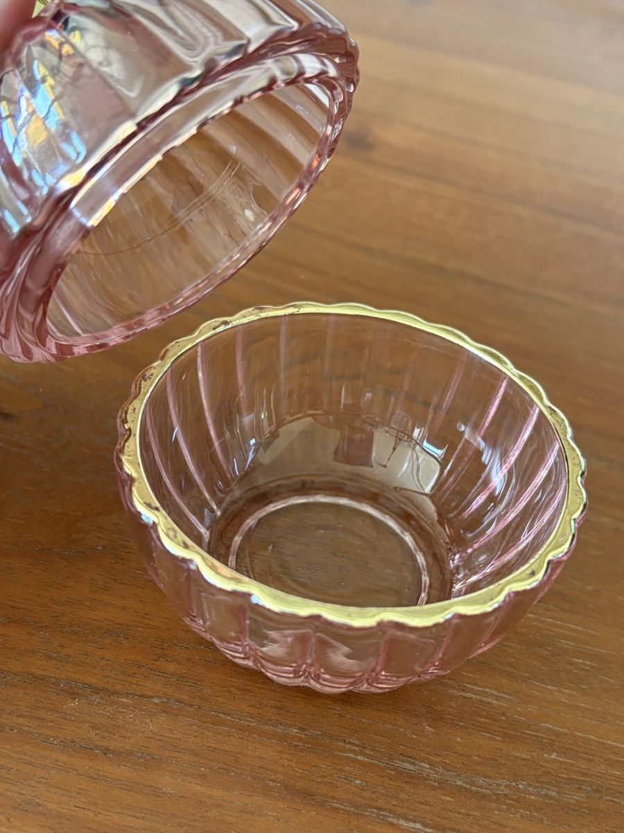 Tutte le decorazioni: Glas Dose mit Vogel goldfarben Rosa gerippt – Usato da Suhr venduto da an-na. 2