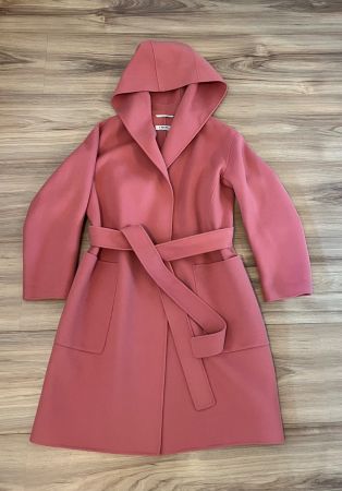 Max Mara 100 % Virgin wool coat, size 34, like new