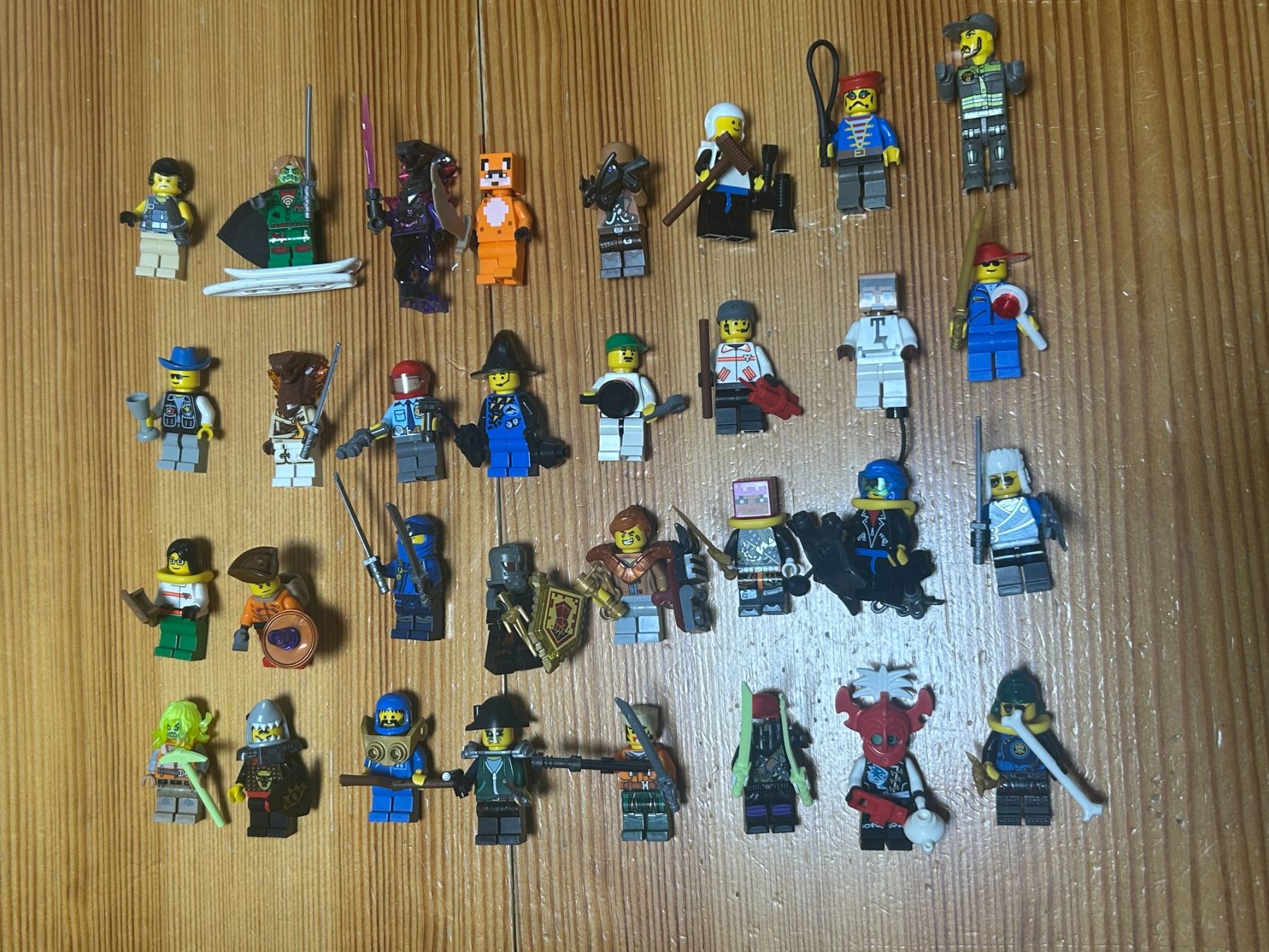Lego Giocattoli: 32 verschiedene  Lego Personen – Usato da Volketswil venduto da Daniel68ernst