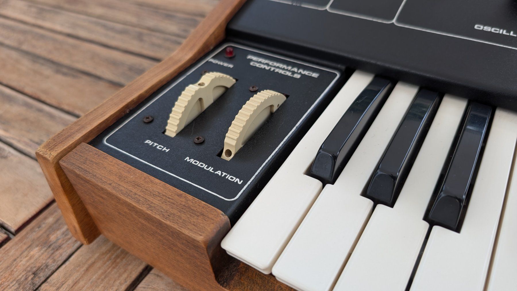 Moog Strumenti musicali: Moog Prodigy – Usato da Valeyres-Rances venduto da Kobol 3