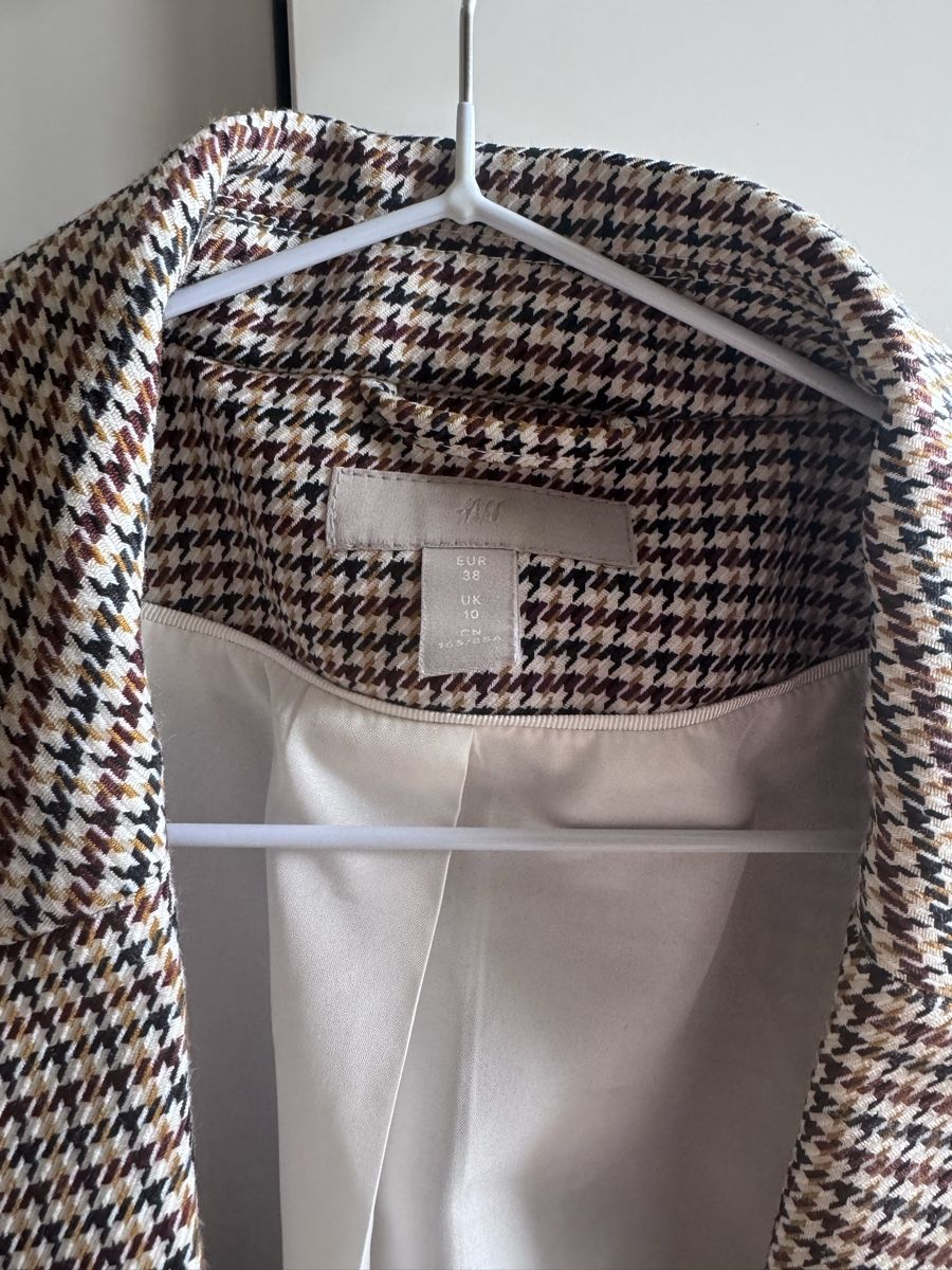 H&M Jacken: H&M Blazer katiert – Gebraucht aus St. Gallen von syna_99 2