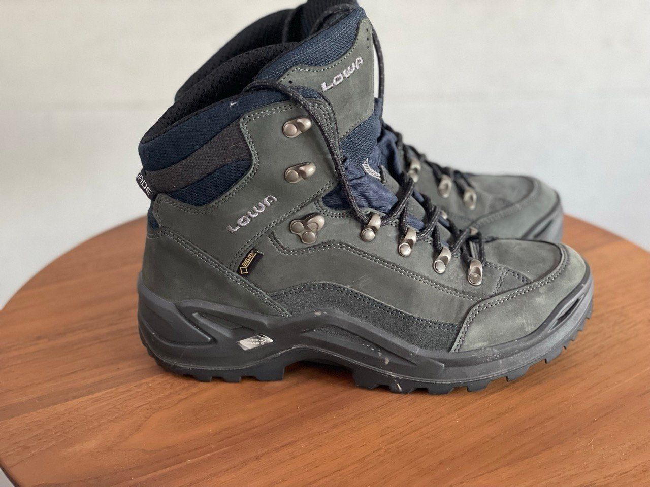 Lowa Herrenschuhe: Wanderschuh Lowa – Gebraucht aus Gockhausen von subbotnik