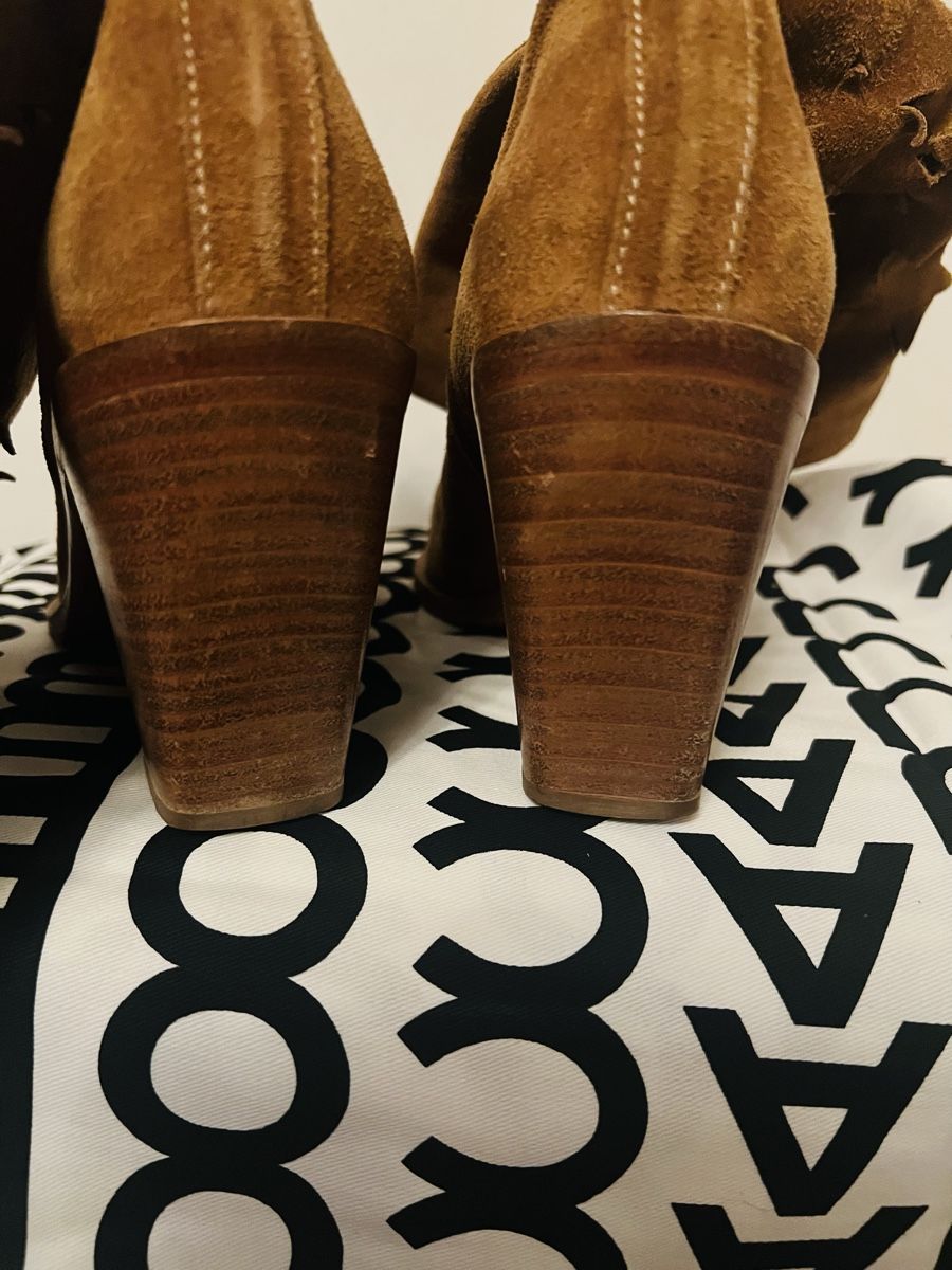 Scarpe da donna: Bottes en cuir suédé marron style western  – Usato da Arvillard (Salins) venduto da mental0mystique 1