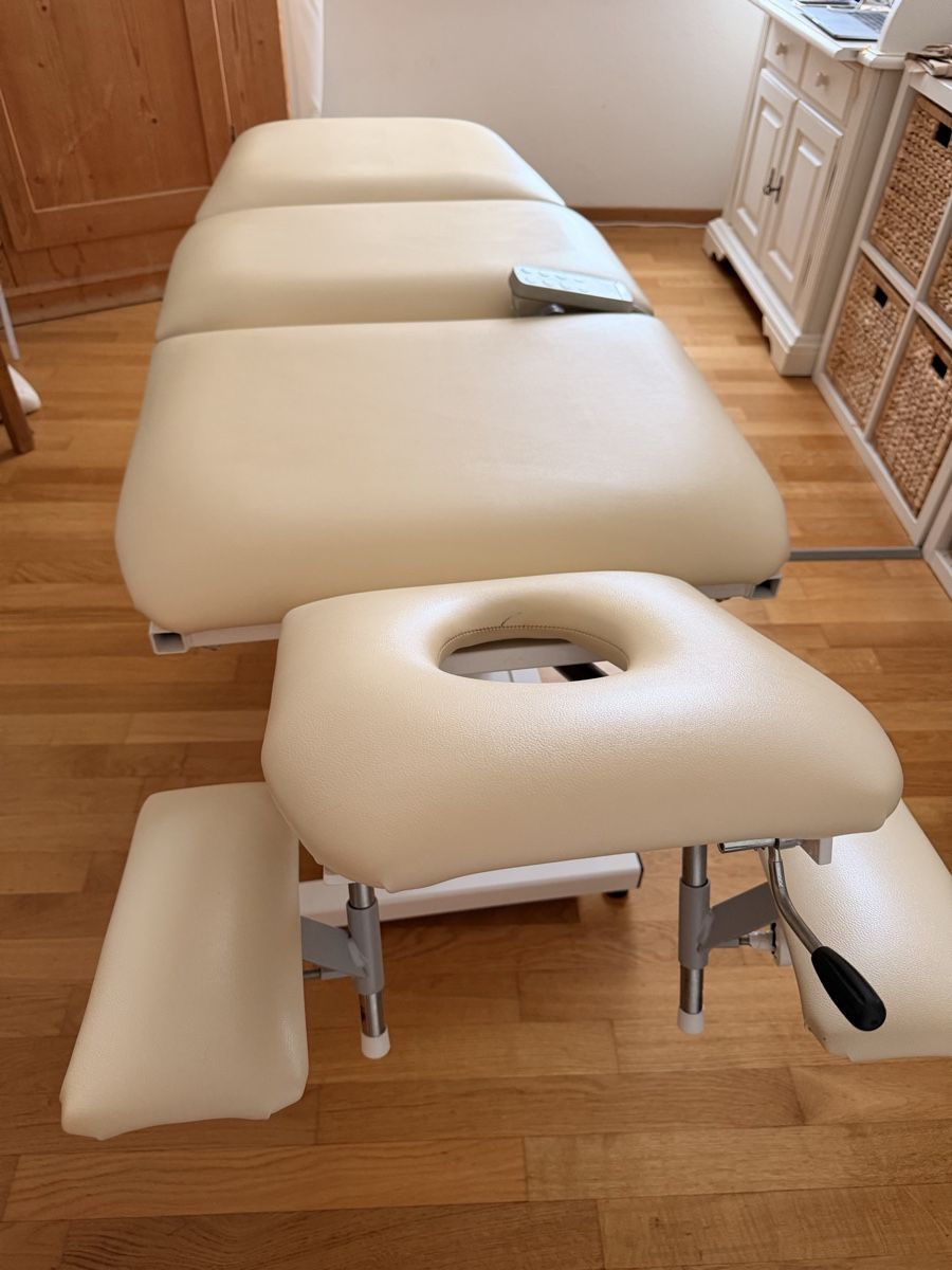 Fauteuils de soin: Elektrische Massageliege – D'occasion à Weiningen ZH par artofalps01 1