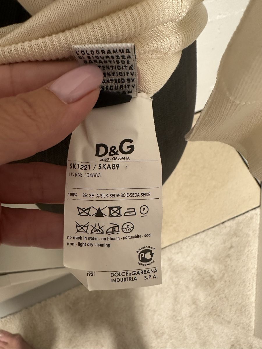 Dolce & Gabbana Top: D&G Pullover beige Seide Schleifen Details Grösse S – Nuovo (secondo la descrizione) da Sarnen venduto da vik_jw5z 8