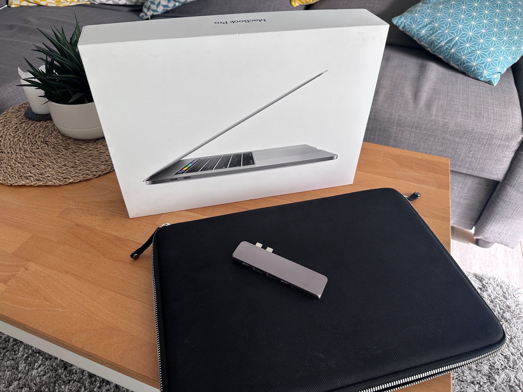 Apple Portables: Apple MacBook Pro 15" 2017 pour étudiant-e – D'occasion à Promasens par Toblerone83 8