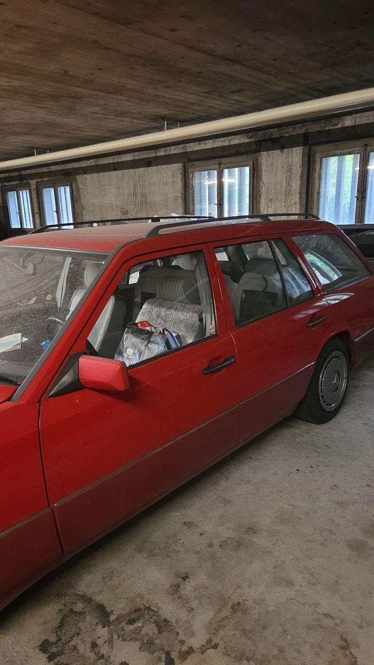Mercedes-Benz Automobili: Oldtimer Mercedes-Benz 230 TE Kombi – Usato da Brislach venduto da Max721