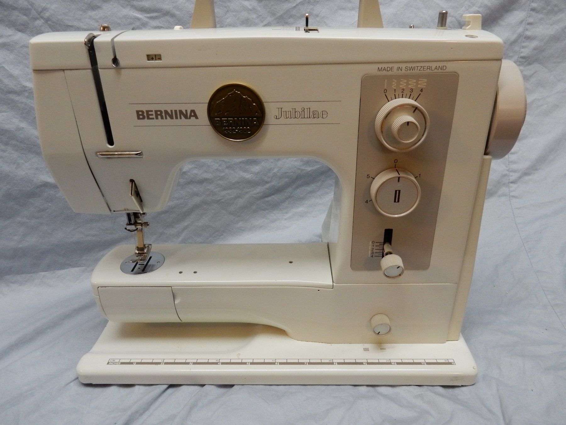 Bernina Macchine da cucire: Bernina 801    Top Neuwertig  25004 – Usato da Watt venduto da Mariposa49