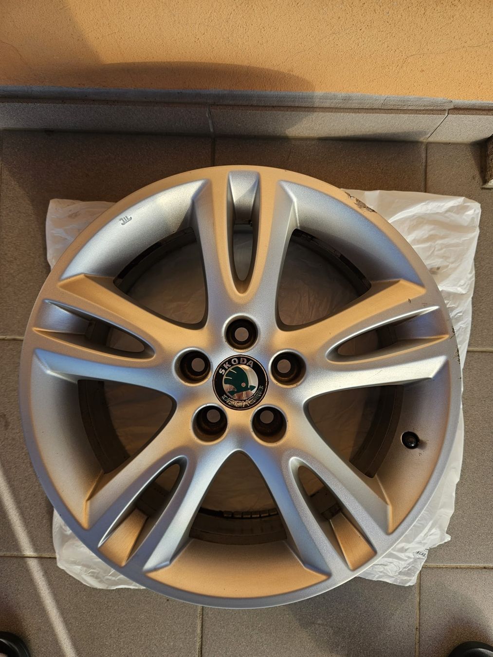 Skoda Cerchioni: Cerchi in lega per Skoda – Usato da Giubiasco venduto da fas_b82x 4