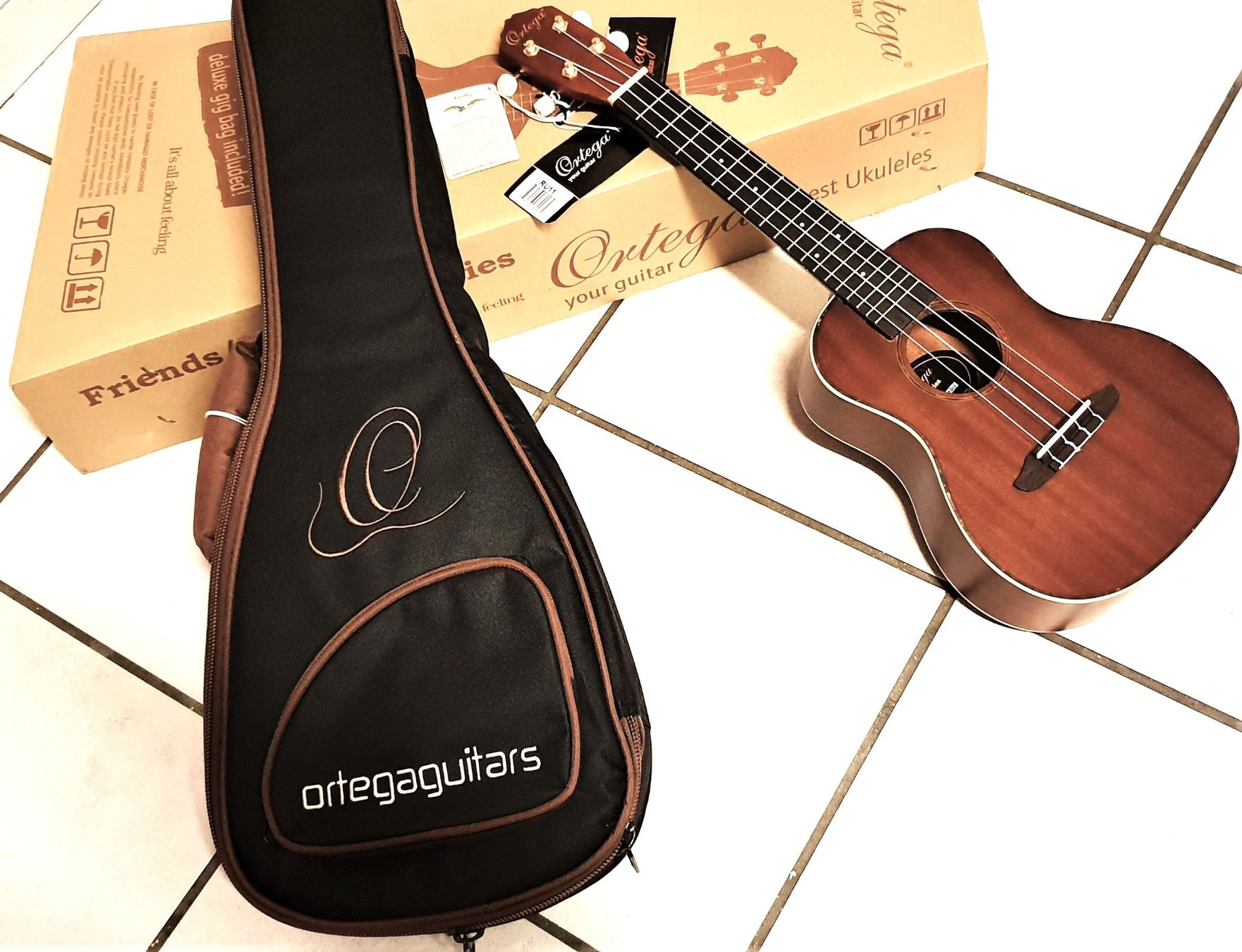 Musikinstrumente: Concert-Ukulele  ORTEGA  RU 11 mit Etui – Neu (gemäss Beschreibung) aus Wöschnau von Musikhaus-Luethy5012