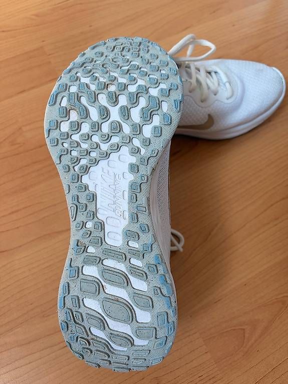 Nike Damenschuhe: Nike Revolution Laufschuhe Gr. 37,5 – Gebraucht aus Aarau von lyski 2