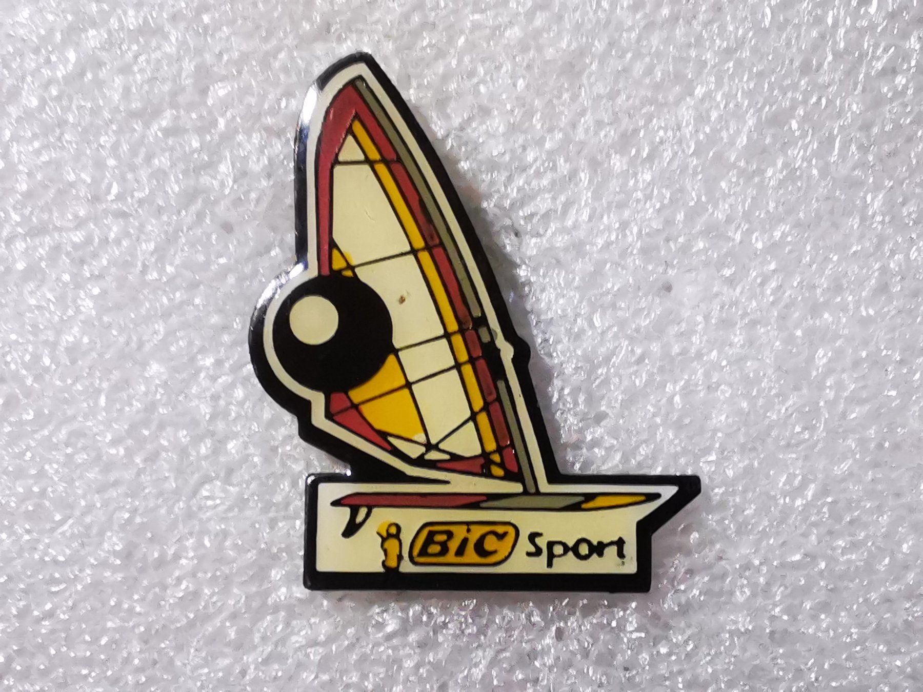 Placchette & Badge: Ansteckpin 54: BiC Sport Schiff – Usato da Oppligen venduto da Pin-Fall-Shop