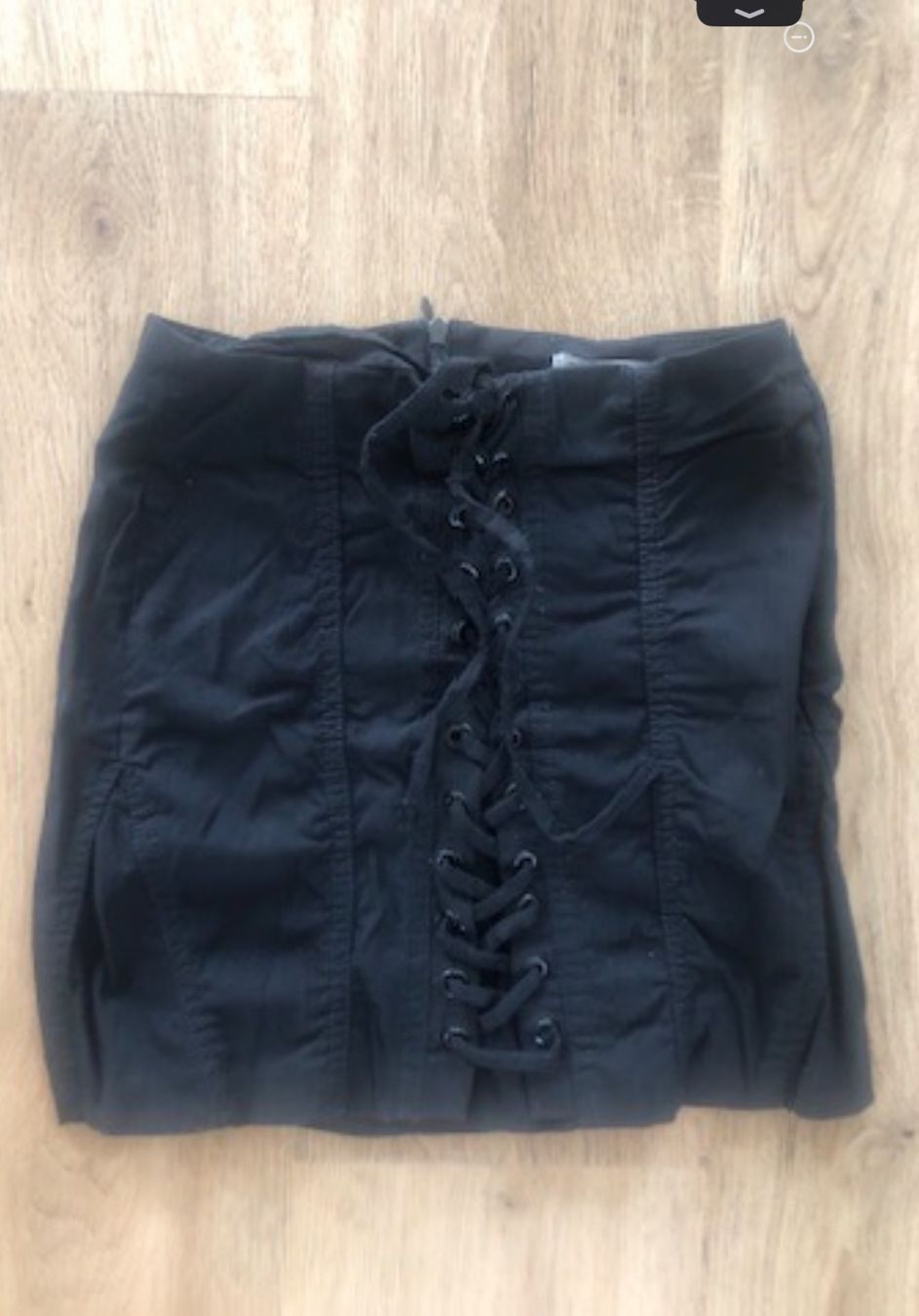 Gonne: Jupe noire à lacets Bershka – Usato da Genève venduto da vic_s9c5