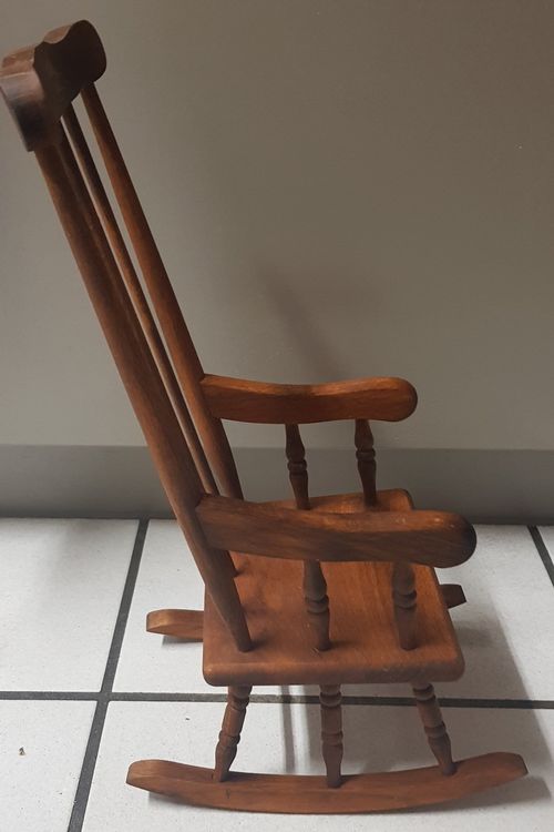 BTM Bunter Schaukelstuhl Aus Gummibaumholz – Mit Fußstütze & Lendenkissen, 93 Cm Hoch, Sitzbreite 43 Cm