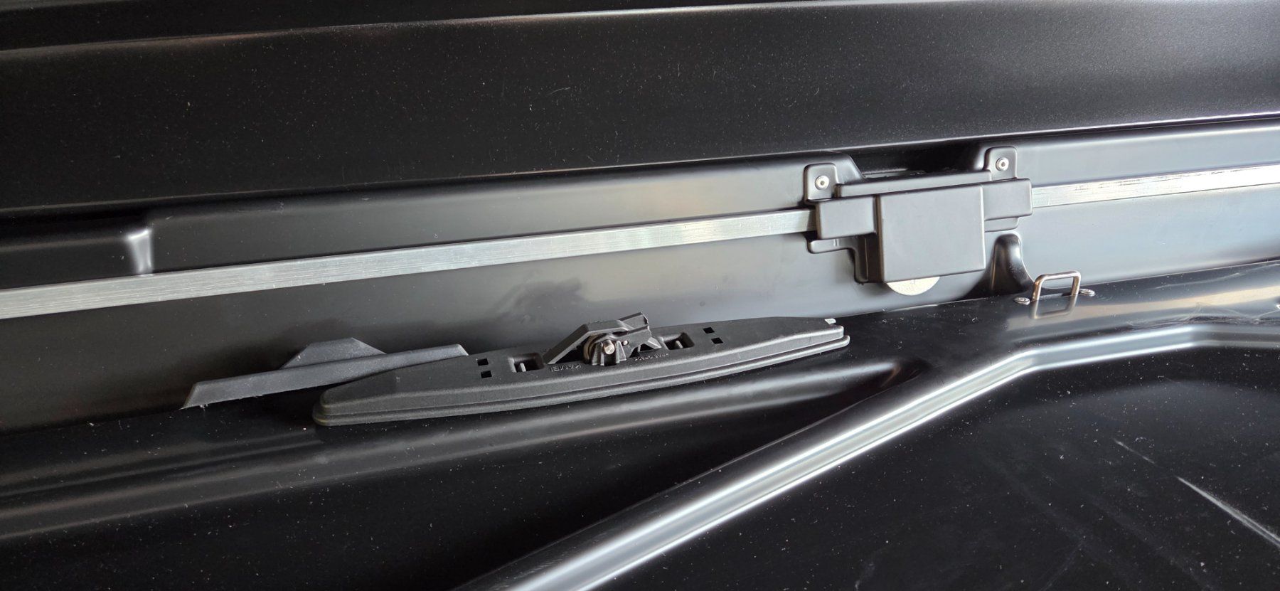 Box da tetto: Volkswagen Dachbox ca 2m mit Schnellspanner – Usato da Aesch BL venduto da central01 3