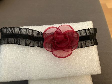 Strumpfband schwarz mit roter Rose, dehnbar, neu