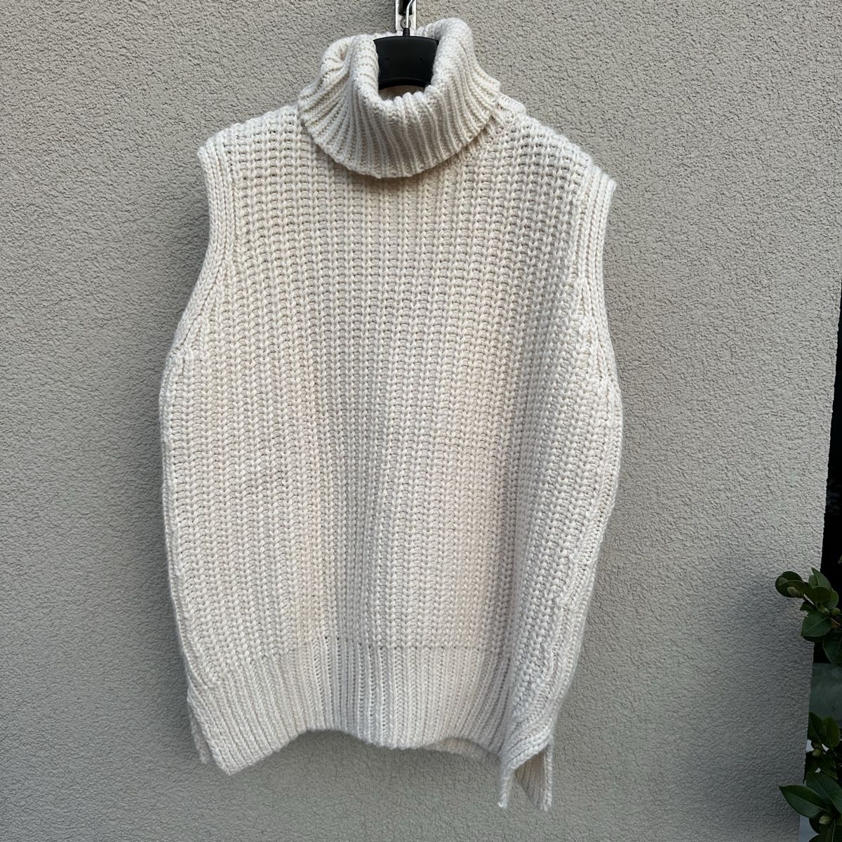 H&M Pullover & Sweatshirts: Cremeweisser Grobstrick-Pullunder mit Rollkragen, Größe S – Gebraucht aus Zürich von zor_9n5z 7