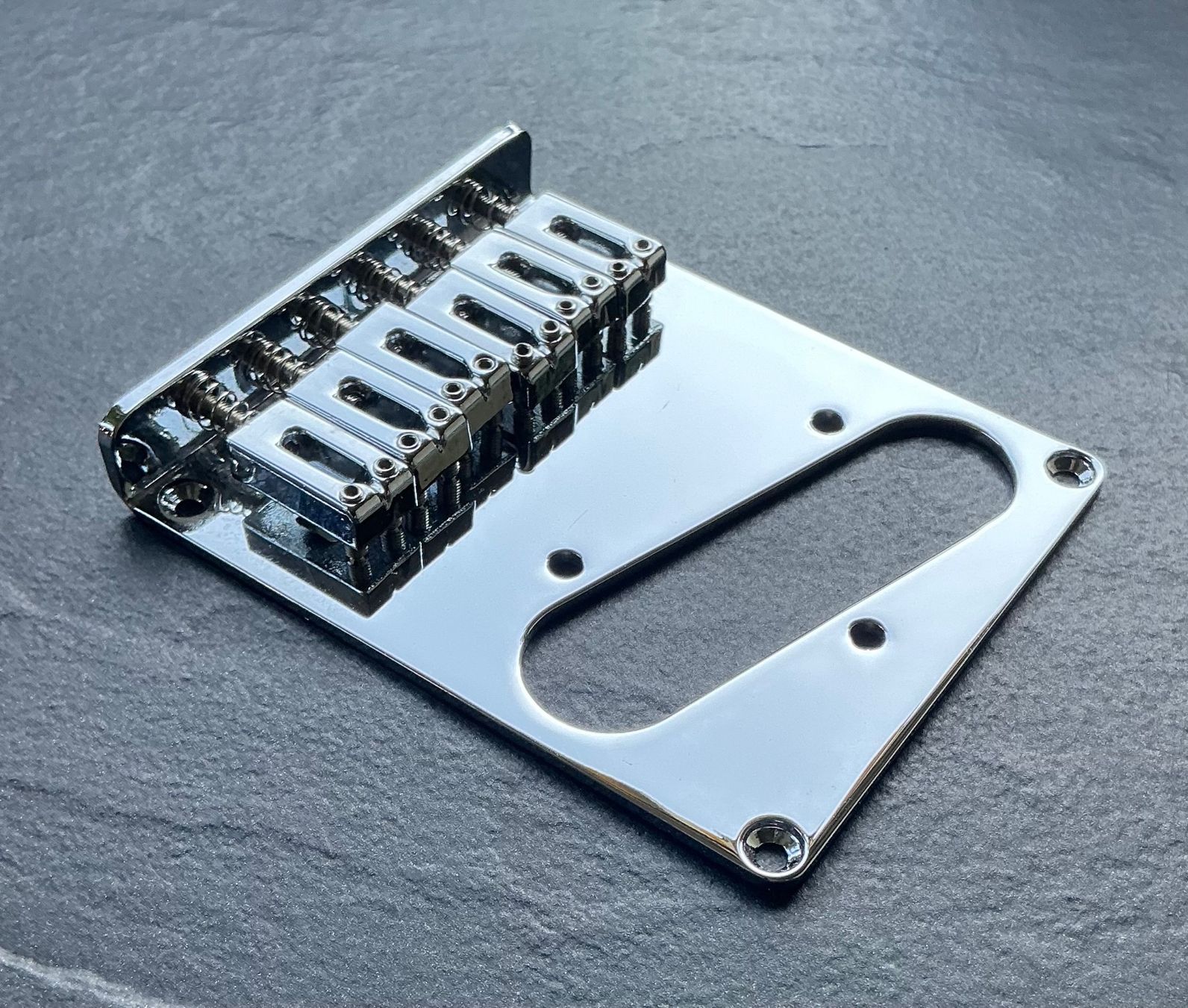 Strumenti musicali: Telecaster Bridge 6 Saddles Chrome – Nuovo (secondo la descrizione) da Rümlang venduto da barognoni