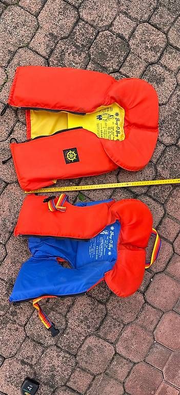 Gilets de sauvetage: Kinder-Schwimmwesten – D'occasion à Neftenbach par Baeumel
