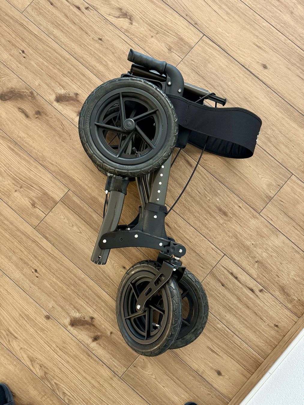 Aides à la marche: Rollator faltbar mit Sitzmöglichkeit – D'occasion à Uetikon am See par kralweb 5