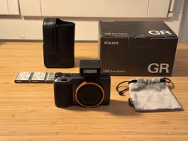 Ricoh GR III / GR 3 Street Edition mit viel Zubehör