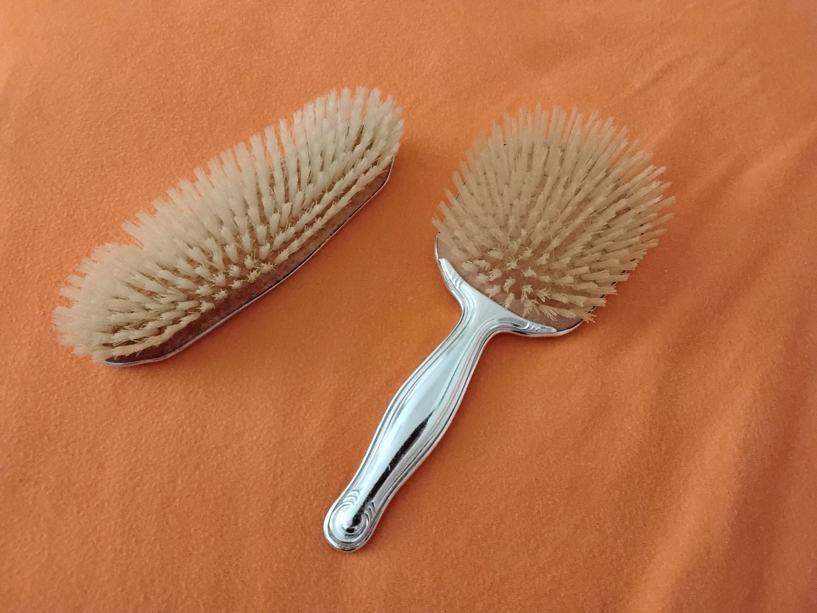 Altro per la cura dei capelli: Haarbürsten alt – Usato da Wolhusen venduto da Schmetterling1975 1
