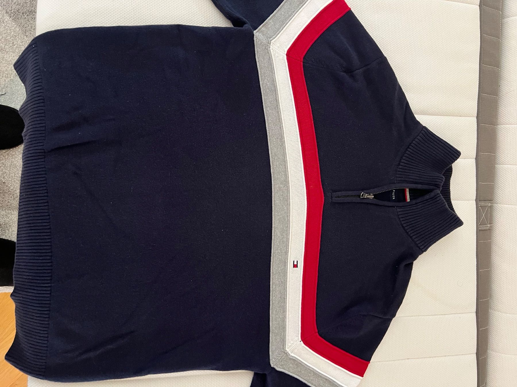 Tommy Hilfiger Maglioni & Felpe: Tommy Hilfiger Sweater - Like New – Nuovo (secondo la descrizione) da Zürich venduto da and_y8dy 3