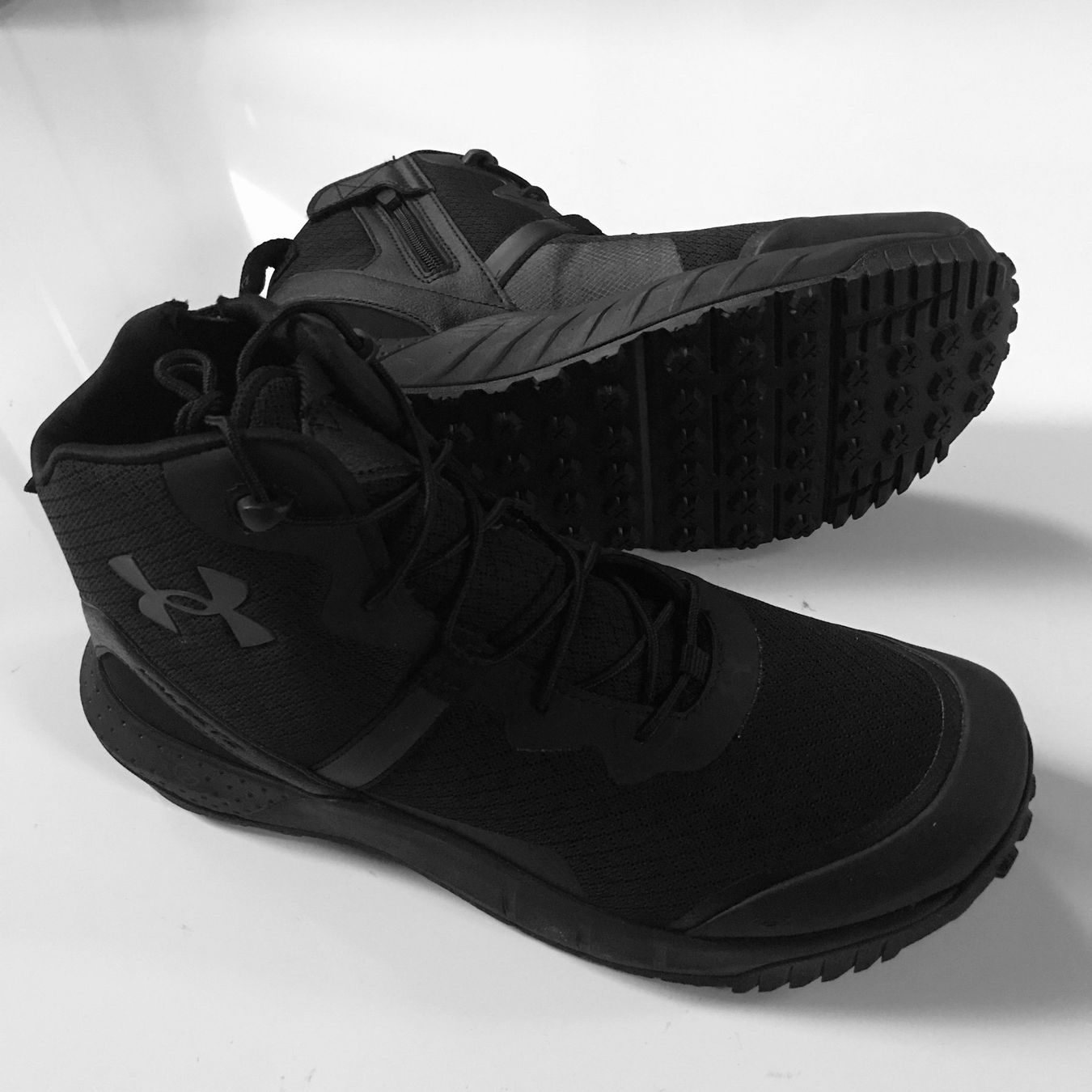 Under Armour Scarpe da uomo: Under Armour Micro G Valsetz Zip Mid Boots  Gr. 44.5 – Nuovo e nell'imballaggio originale da Luzern venduto da cap_pv8l 1