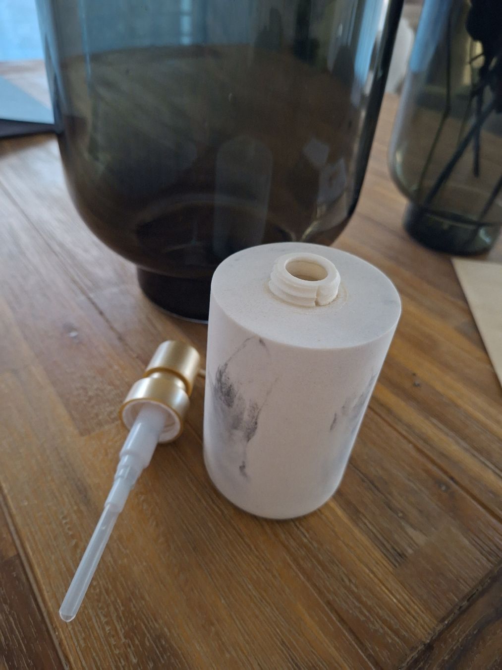 Portasapone: Seifenspender Marmoroptik mit goldenem Pumpkopf  – Usato da Gelfingen venduto da IsabellS01 1