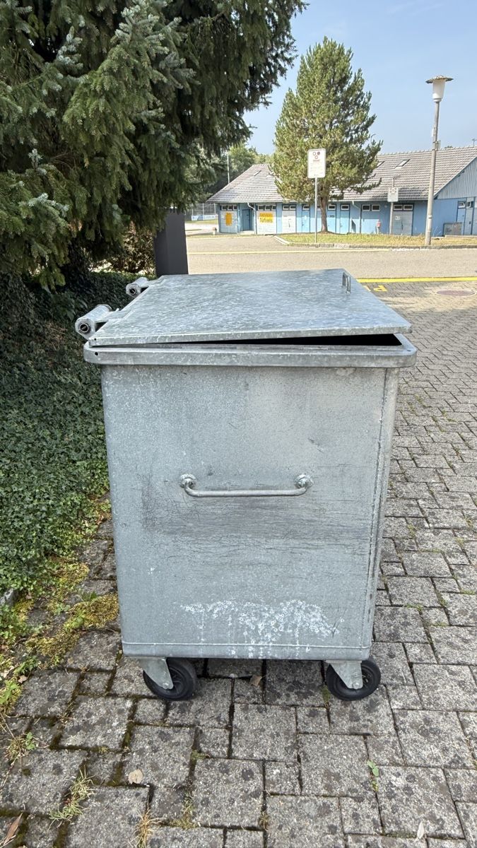 Autres articles bureau & commerces: Abfallcontainer guter Zustand – D'occasion à Russikon par Sygy79 2