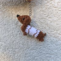 Porte-clés chien crocheté fait main marron neuf