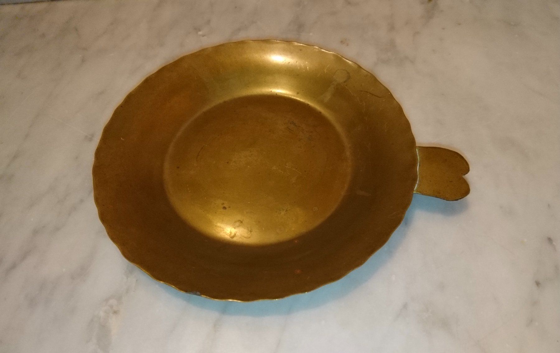 Piatti di portata: Petite soucoupe métal doré – Usato da Châtelaine venduto da fil_7lqg 1