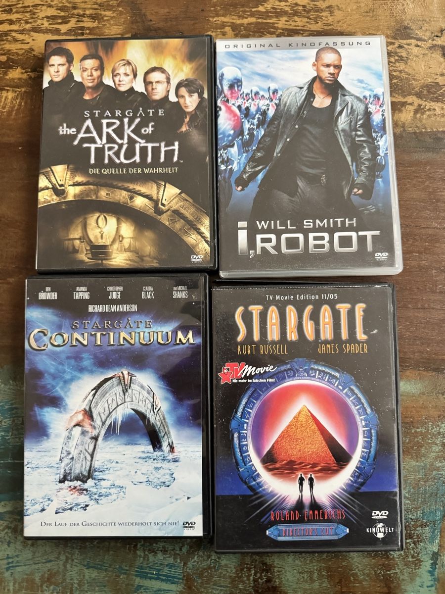 Tutti i DVDs: DVD Sammlung: Stargate & I, Robot – Sci-Fi Klassiker! – Usato da Basel venduto da Alexander_Hofmann