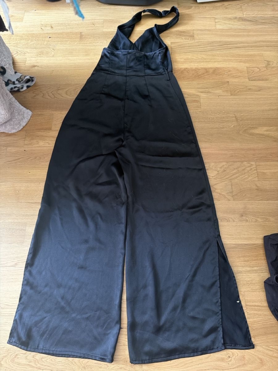 Zara Tute: Combinaison noire satin ZARA – Usato da Le Locle venduto da Mayd_h 1
